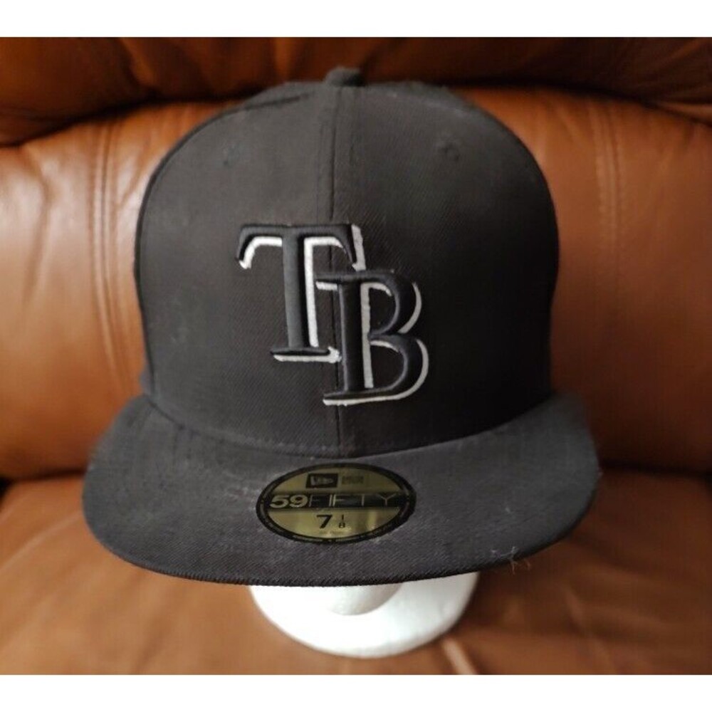 Men's New Era Tampa Bay Rays Black on Black Dub Hat Cap Size 7 1/8